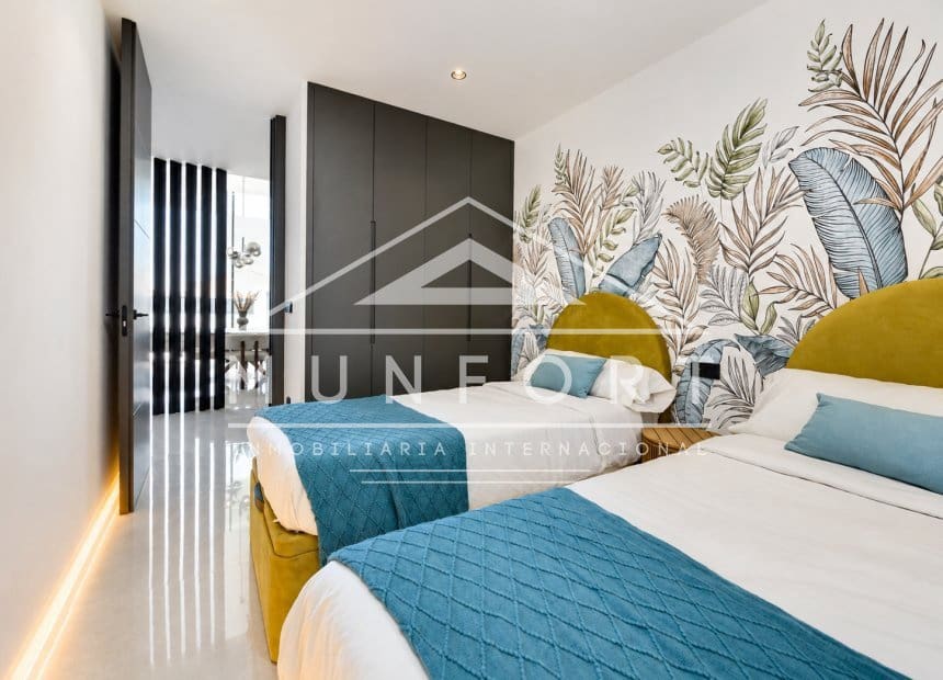 3 quarto Moradia para venda em Torrevieja com piscina - 725 000 € (Ref: 9074553)