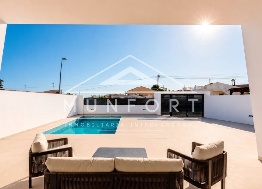 3 quarto Moradia para venda em Torrevieja com piscina - 725 000 € (Ref: 9074553)