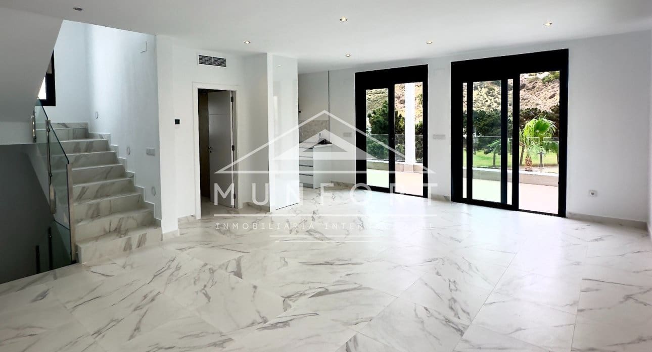 4 bedroom Villa for sale in Ciudad Quesada with pool - € 834,000 (Ref: 9077096)