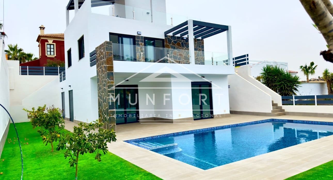4 bedroom Villa for sale in Ciudad Quesada with pool - € 834,000 (Ref: 9077096)