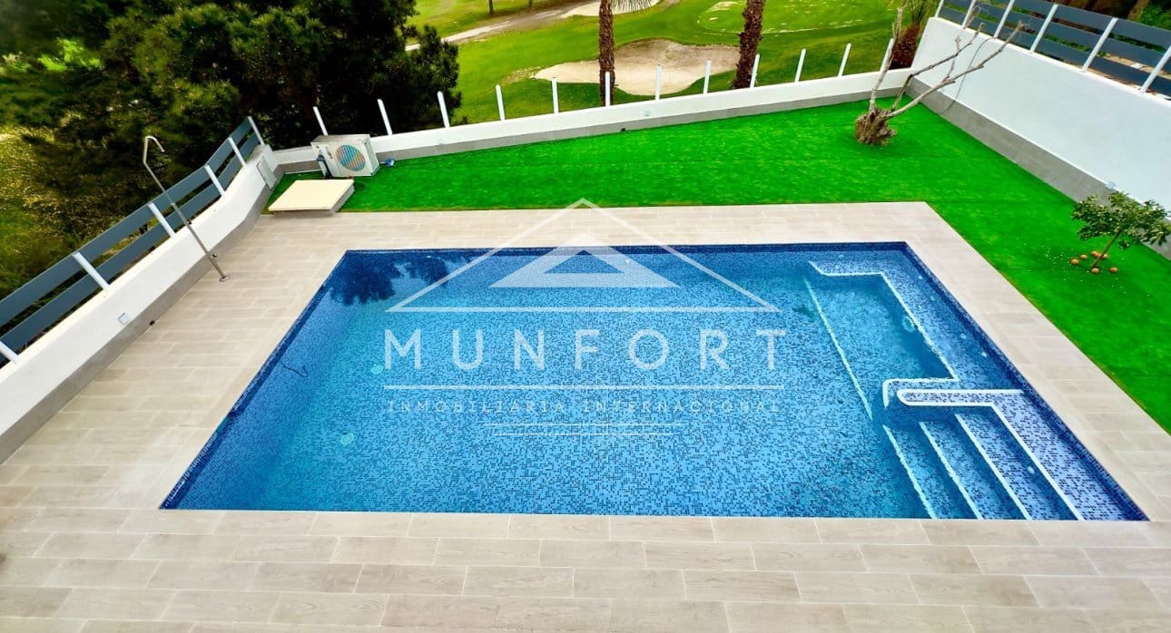 4 bedroom Villa for sale in Ciudad Quesada with pool - € 834,000 (Ref: 9077096)