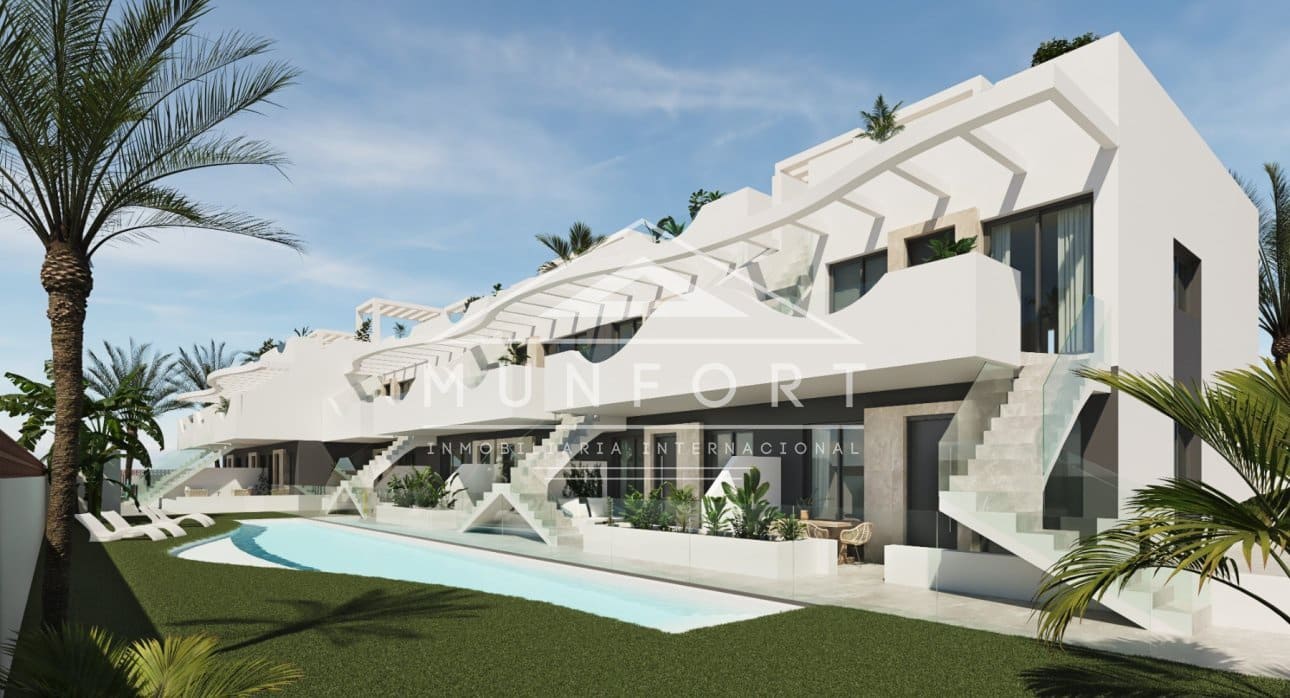 2 quarto Bungalow para venda em Pilar de la Horadada com piscina - 255 000 € (Ref: 9112811)