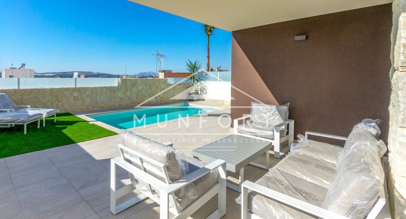 3 bedroom Villa for sale in Ciudad Quesada with pool - € 649,000 (Ref: 9123574)