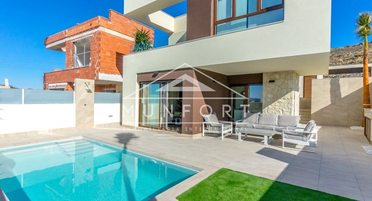 3 bedroom Villa for sale in Ciudad Quesada with pool - € 649,000 (Ref: 9123574)