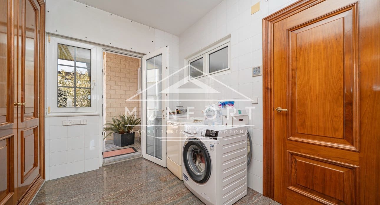 5 bedroom Villa for sale in San Pedro del Pinatar with pool - € 1,350,000 (Ref: 9126012)