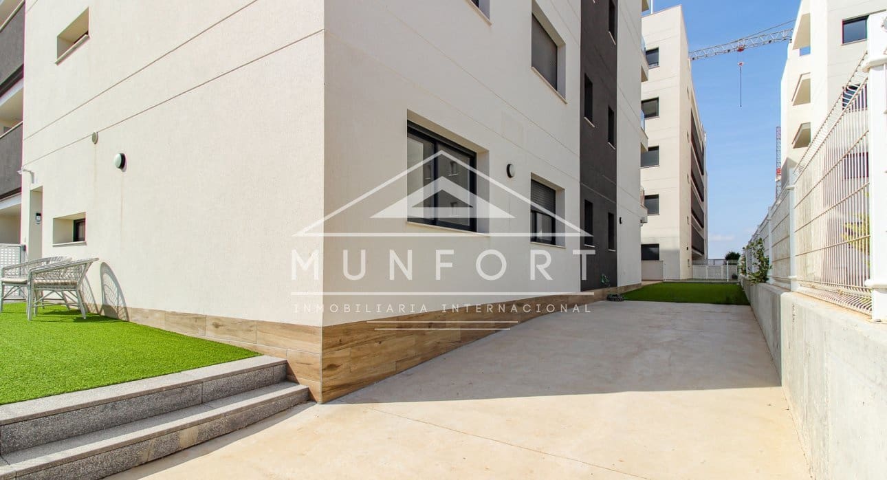 3 quarto Apartamento para venda em Los Alcazares com piscina - 375 000 € (Ref: 9127436)