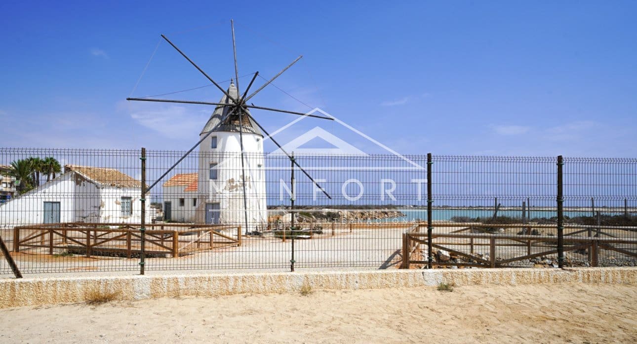 3 slaapkamer Villa te koop in San Pedro del Pinatar met zwembad - € 385.000 (Ref: 9131859)