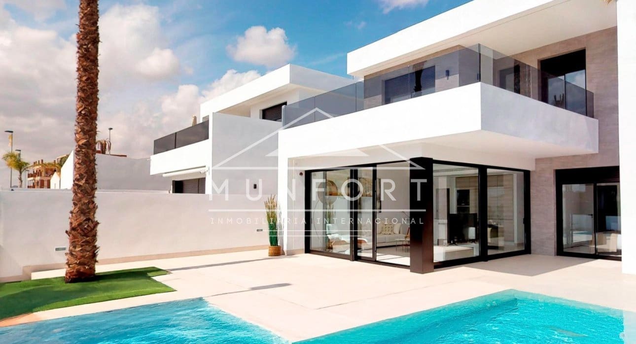 3 slaapkamer Villa te koop in San Pedro del Pinatar met zwembad - € 385.000 (Ref: 9131859)