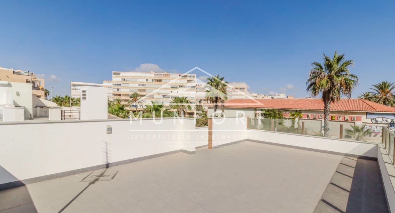 4 soveværelse Villa til salg i Torrevieja med swimmingpool - € 940.000 (Ref: 9133671)