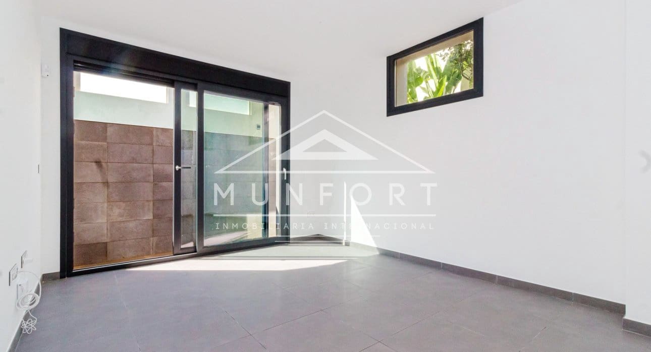 4 soveværelse Villa til salg i Torrevieja med swimmingpool - € 940.000 (Ref: 9133671)