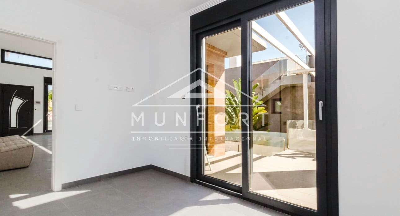 4 soveværelse Villa til salg i Torrevieja med swimmingpool - € 940.000 (Ref: 9133671)