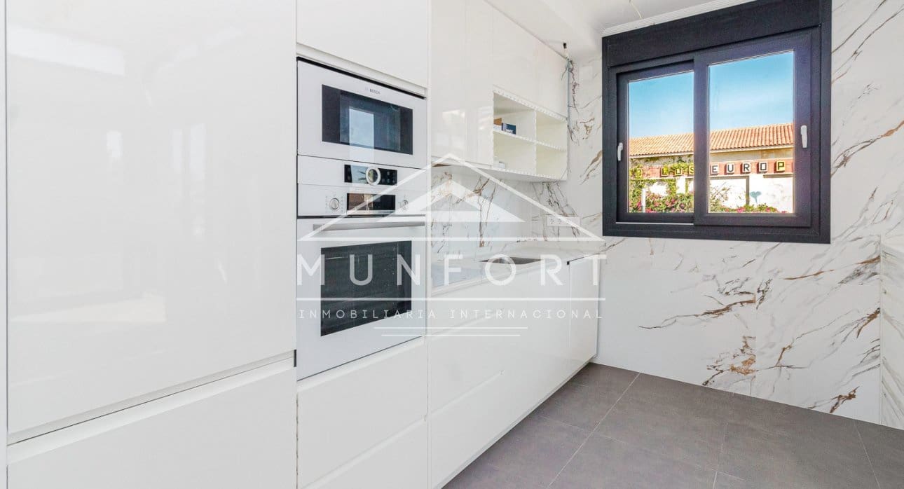 4 soveværelse Villa til salg i Torrevieja med swimmingpool - € 940.000 (Ref: 9133671)