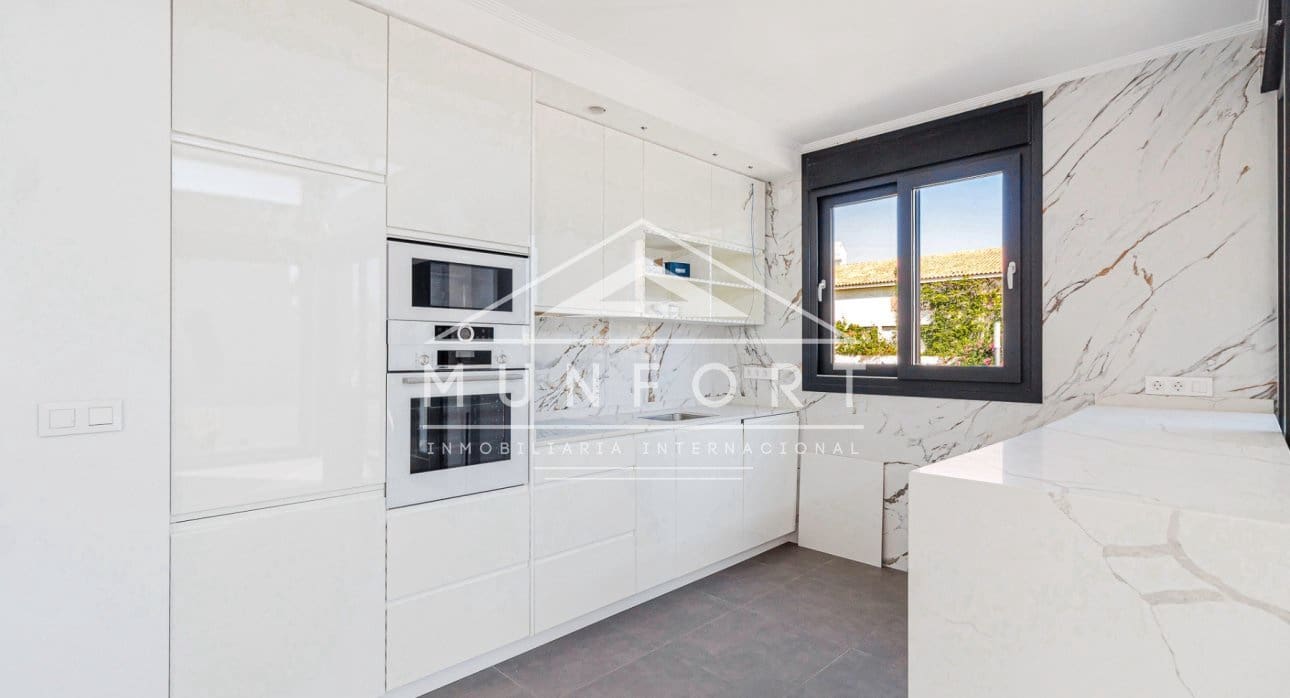 4 soveværelse Villa til salg i Torrevieja med swimmingpool - € 940.000 (Ref: 9133671)