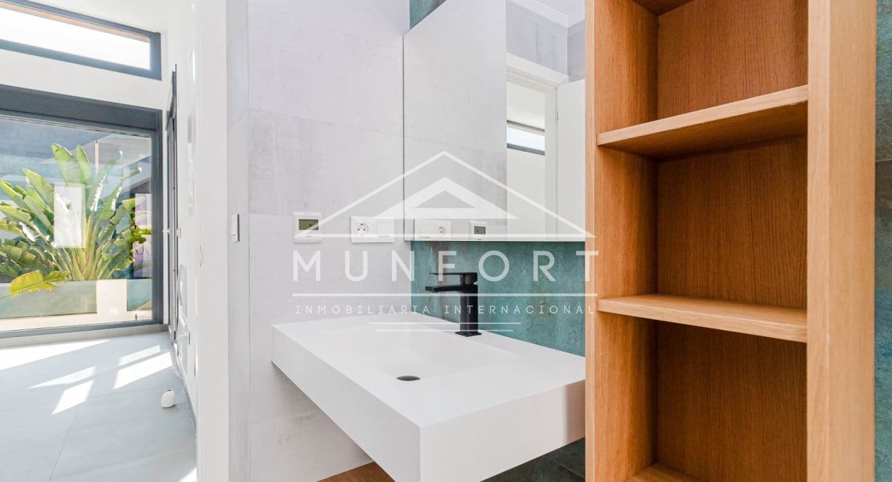 4 soveværelse Villa til salg i Torrevieja med swimmingpool - € 940.000 (Ref: 9133671)