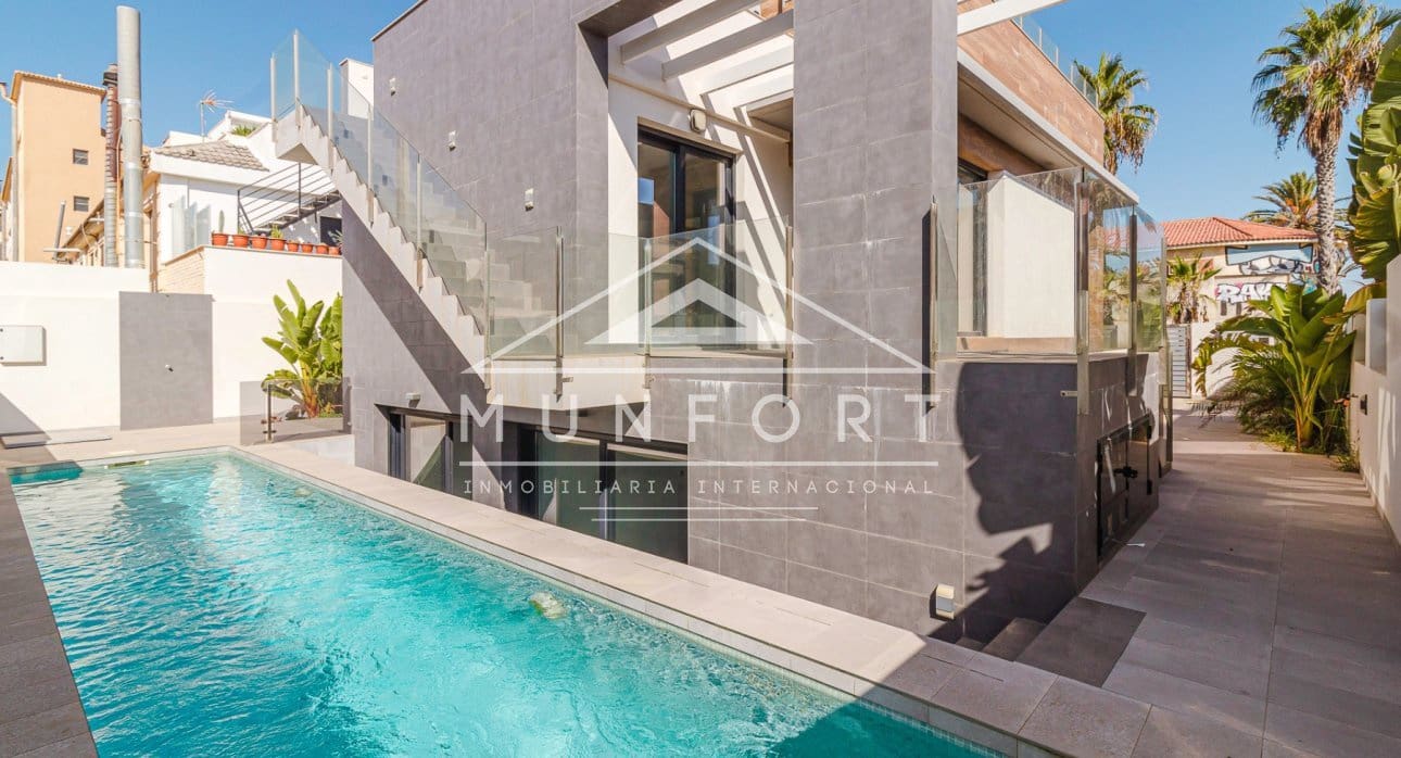 4 soveværelse Villa til salg i Torrevieja med swimmingpool - € 940.000 (Ref: 9133671)