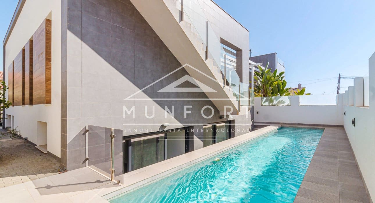 4 soveværelse Villa til salg i Torrevieja med swimmingpool - € 940.000 (Ref: 9133671)