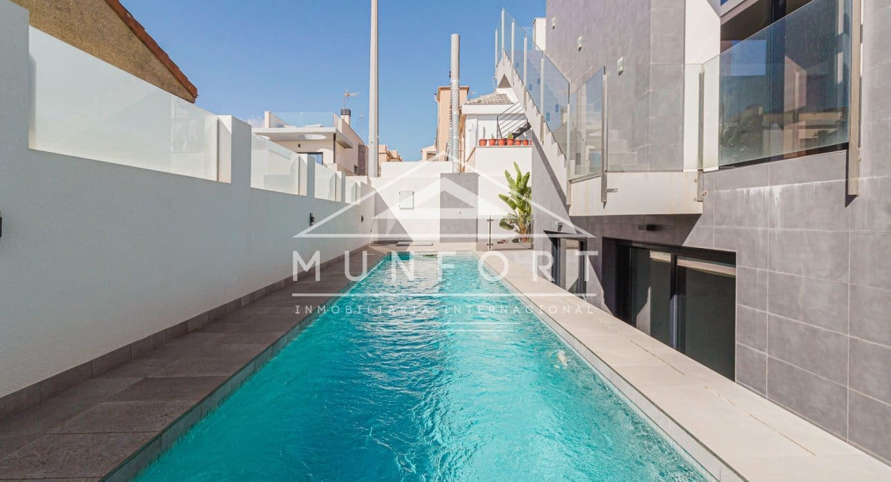 4 soveværelse Villa til salg i Torrevieja med swimmingpool - € 940.000 (Ref: 9133671)