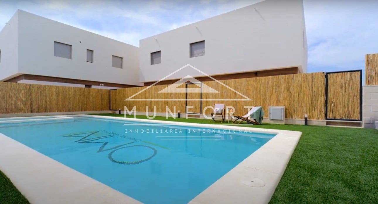 3 bedroom Villa for sale in Villamartin - € 310,000 (Ref: 9144549)