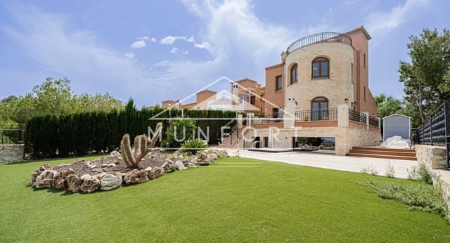 4 slaapkamer Villa te koop in San Miguel de Salinas met zwembad - € 490.000 (Ref: 9146337)