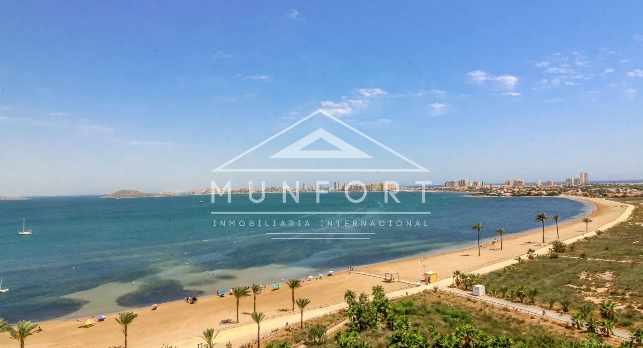2 soverom Penthouse til salgs i La Manga del Mar Menor med svømmebasseng - € 165 000 (Ref: 9153329)
