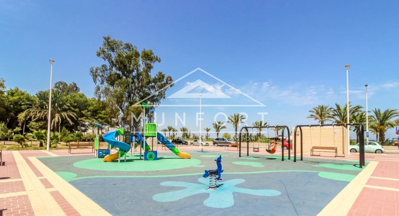 2 soverom Penthouse til salgs i La Manga del Mar Menor med svømmebasseng - € 165 000 (Ref: 9153329)