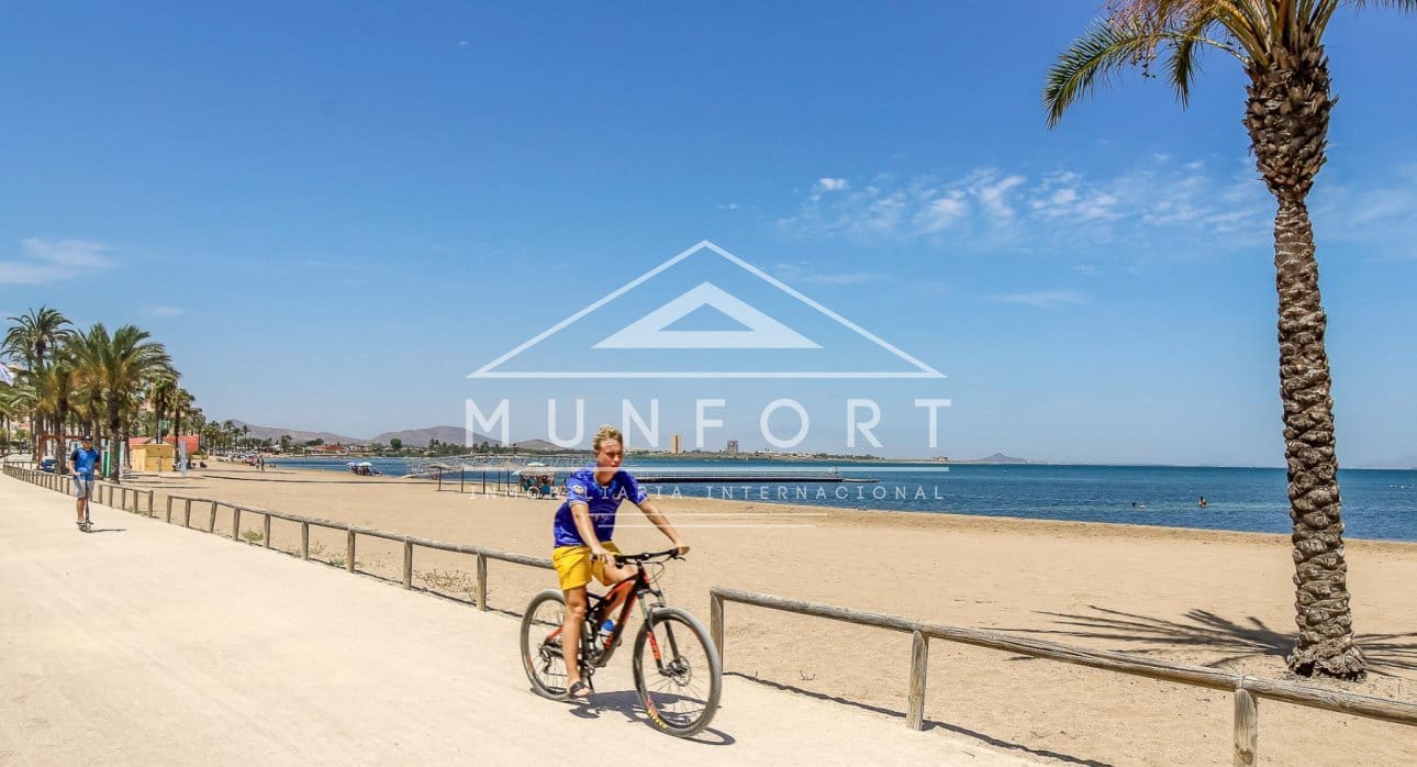 2 soverom Penthouse til salgs i La Manga del Mar Menor med svømmebasseng - € 165 000 (Ref: 9153329)