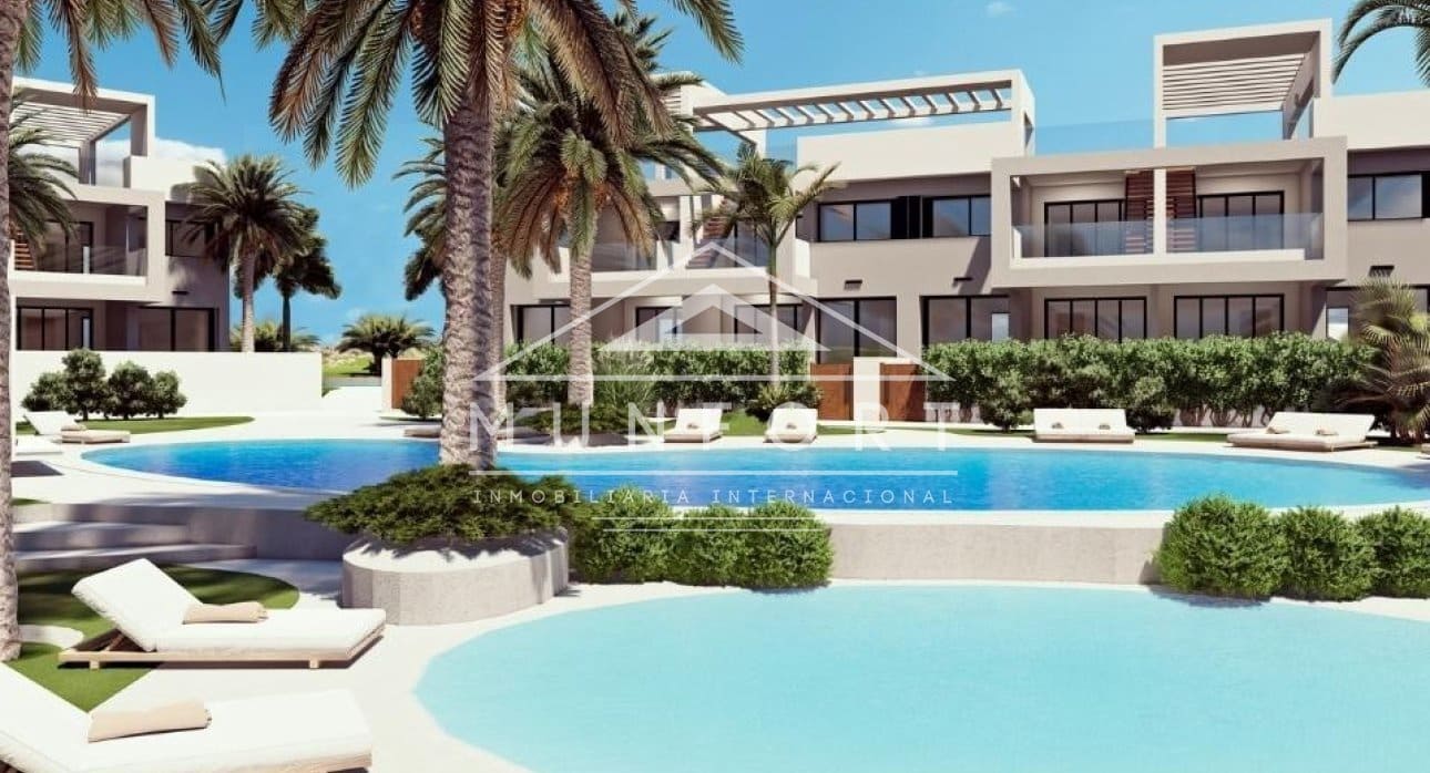 2 soveværelse Bungalow til salg i Torrevieja med swimmingpool - € 279.900 (Ref: 9168253)