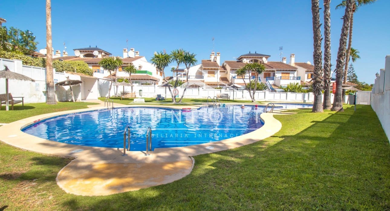 2 chambre Villa/Maison à vendre à Pilar de la Horadada avec piscine - 235 000 € (Ref: 9195084)