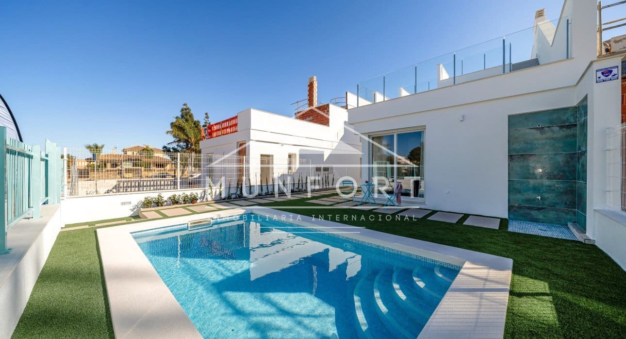 3 slaapkamer Villa te koop in Los Alcazares met zwembad - € 467.000 (Ref: 9204035)