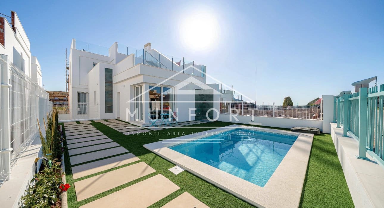 3 slaapkamer Villa te koop in Los Alcazares met zwembad - € 467.000 (Ref: 9204035)