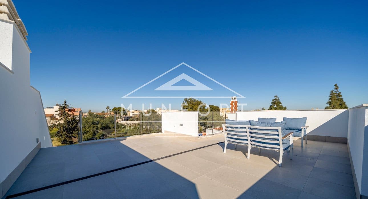 3 slaapkamer Villa te koop in Los Alcazares met zwembad - € 467.000 (Ref: 9204035)