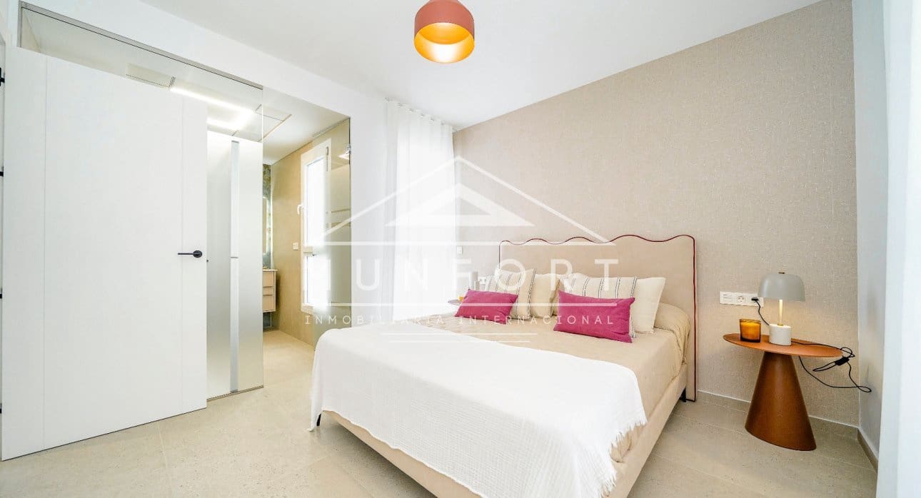 3 slaapkamer Villa te koop in Los Alcazares met zwembad - € 467.000 (Ref: 9204035)