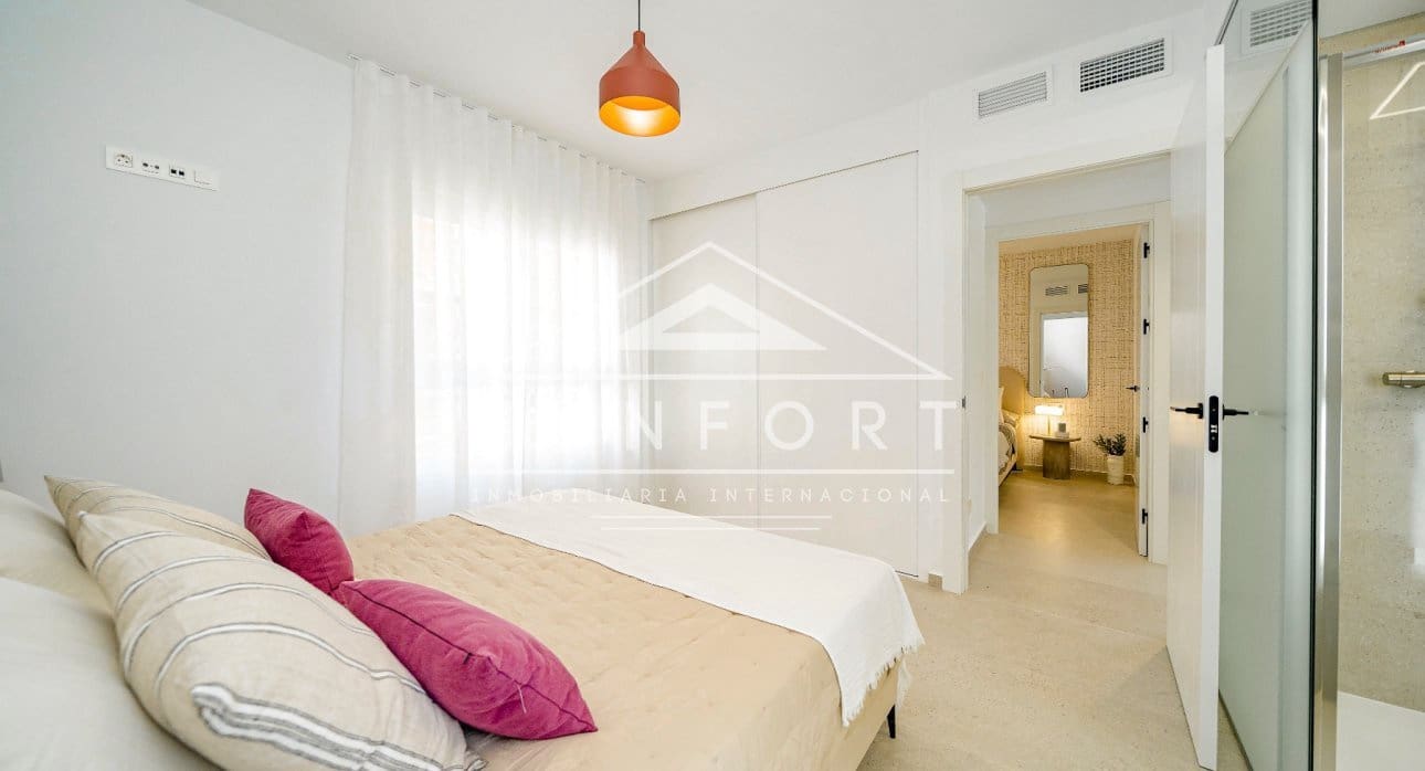 3 slaapkamer Villa te koop in Los Alcazares met zwembad - € 467.000 (Ref: 9204035)