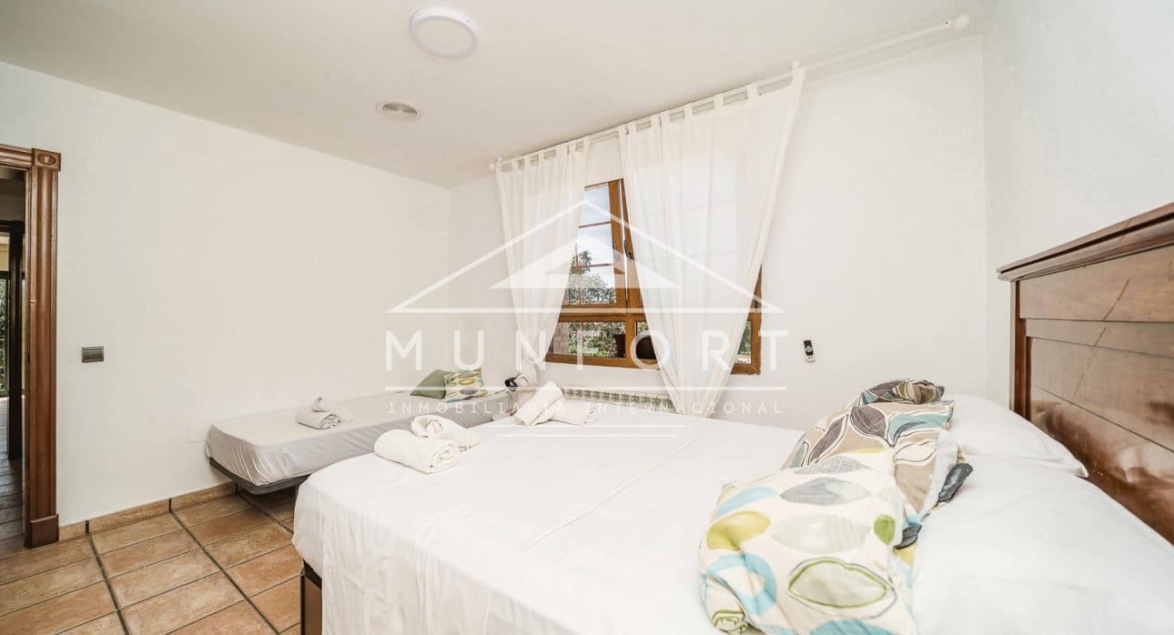 6 sypialnia Willa na sprzedaż w Torrevieja z basenem - 890 000 € (Ref: 9210394)