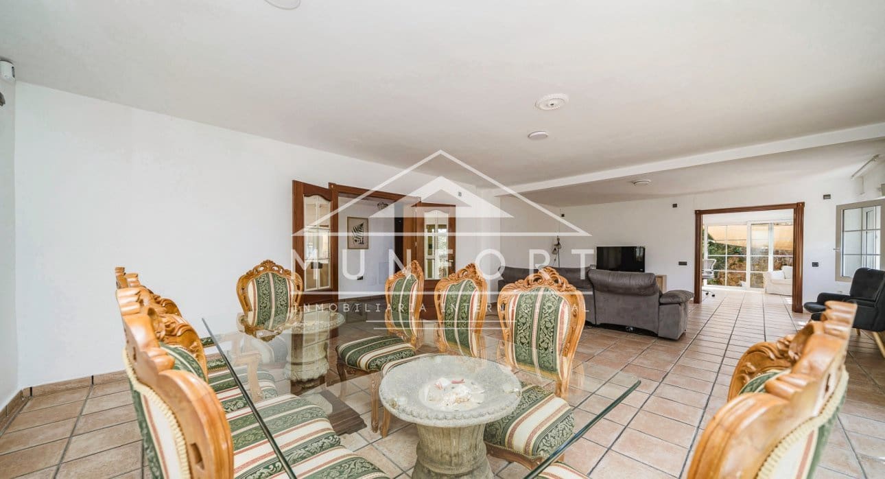 6 sypialnia Willa na sprzedaż w Torrevieja z basenem - 890 000 € (Ref: 9210394)