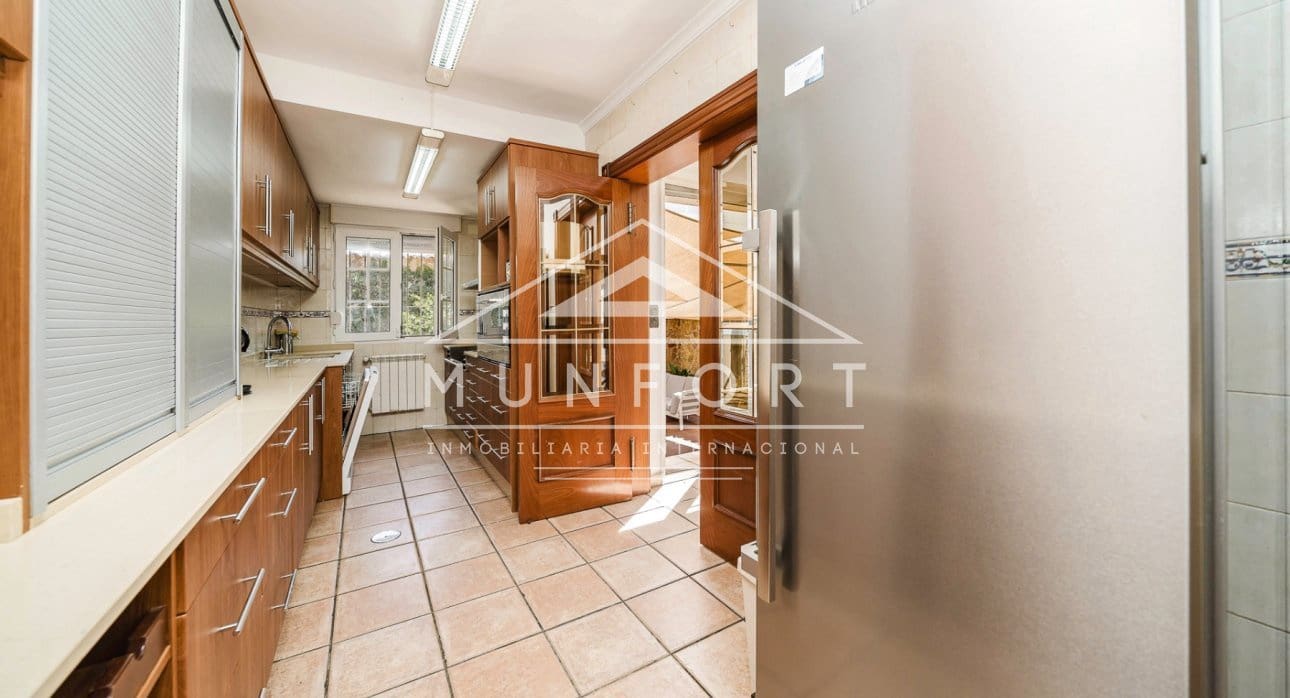 6 sypialnia Willa na sprzedaż w Torrevieja z basenem - 890 000 € (Ref: 9210394)