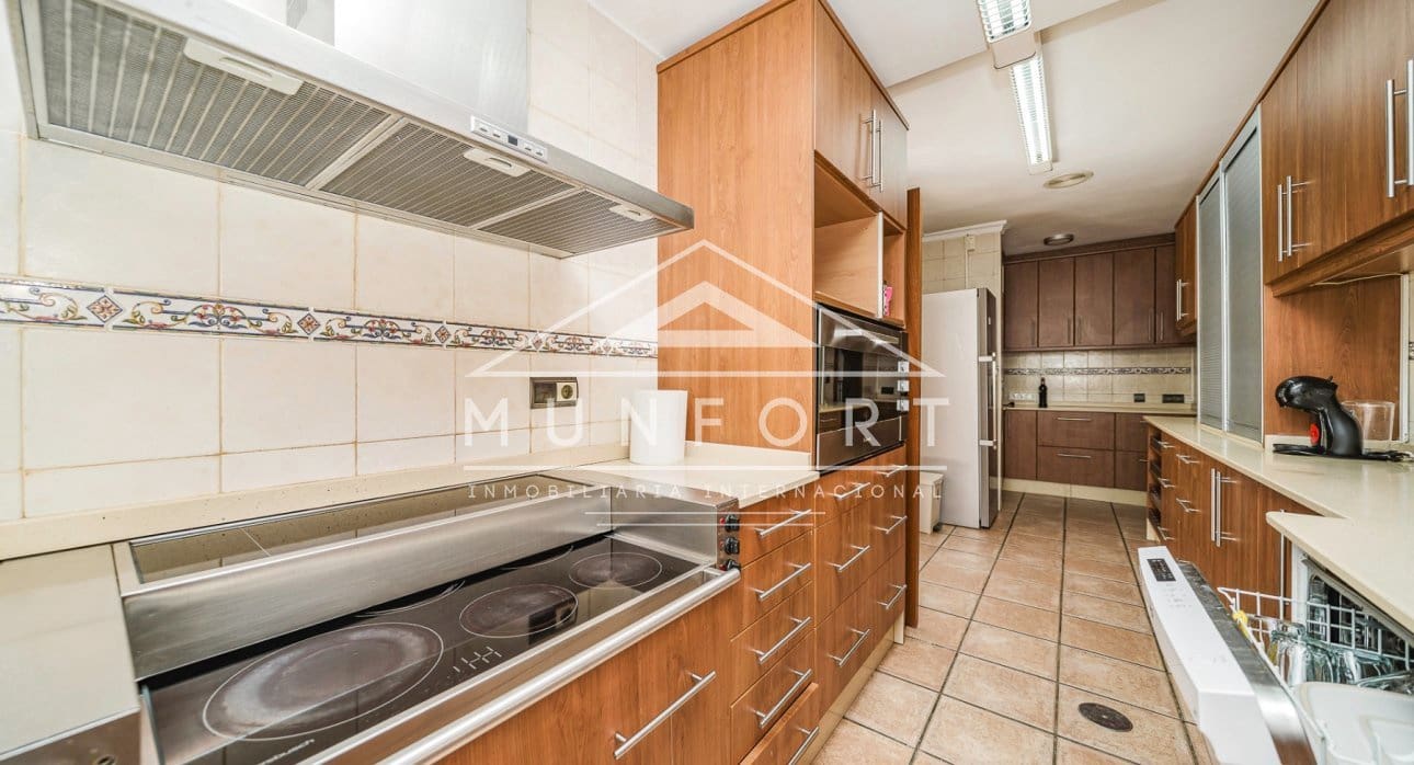 6 sypialnia Willa na sprzedaż w Torrevieja z basenem - 890 000 € (Ref: 9210394)