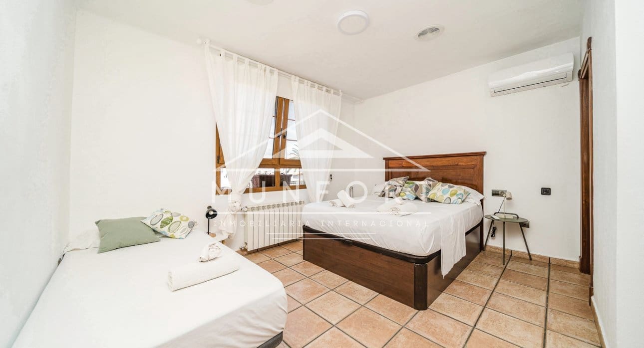 6 sypialnia Willa na sprzedaż w Torrevieja z basenem - 890 000 € (Ref: 9210394)