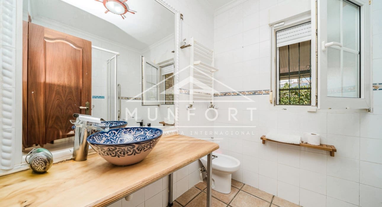 6 sypialnia Willa na sprzedaż w Torrevieja z basenem - 890 000 € (Ref: 9210394)