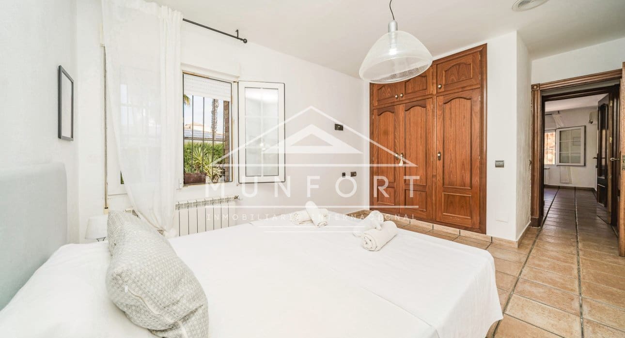 6 sypialnia Willa na sprzedaż w Torrevieja z basenem - 890 000 € (Ref: 9210394)