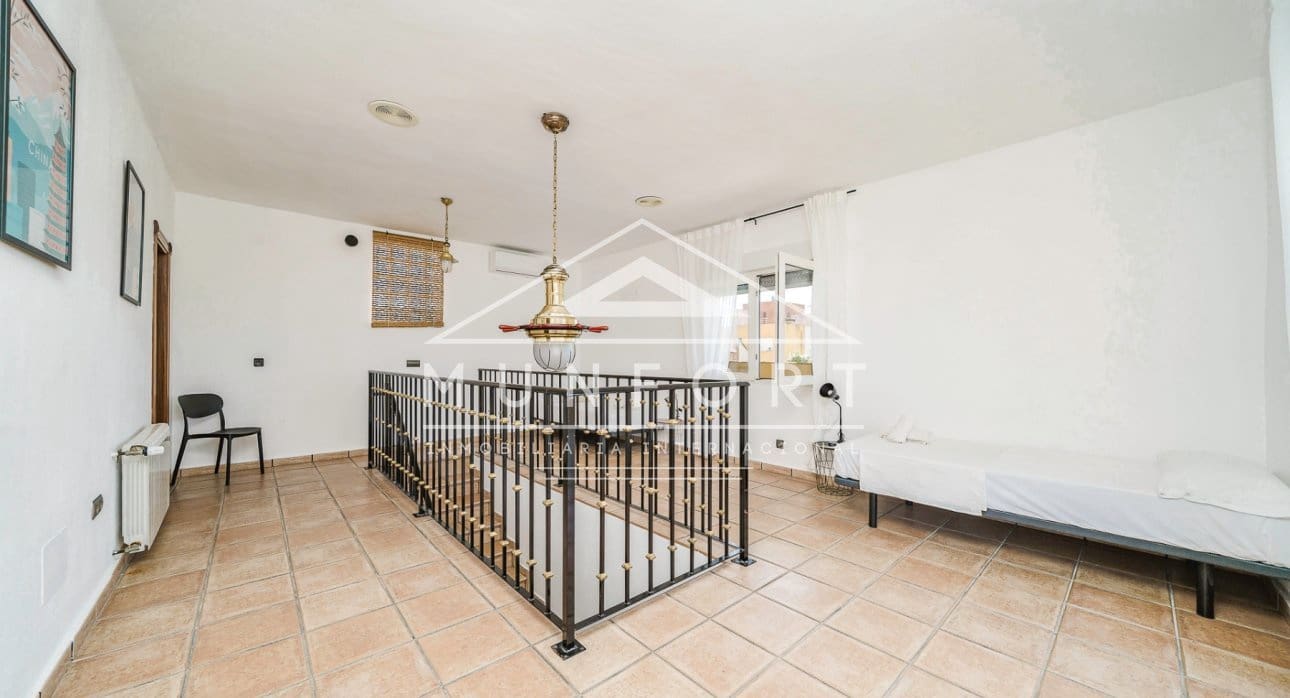 6 sypialnia Willa na sprzedaż w Torrevieja z basenem - 890 000 € (Ref: 9210394)