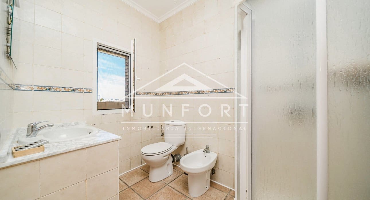 6 sypialnia Willa na sprzedaż w Torrevieja z basenem - 890 000 € (Ref: 9210394)