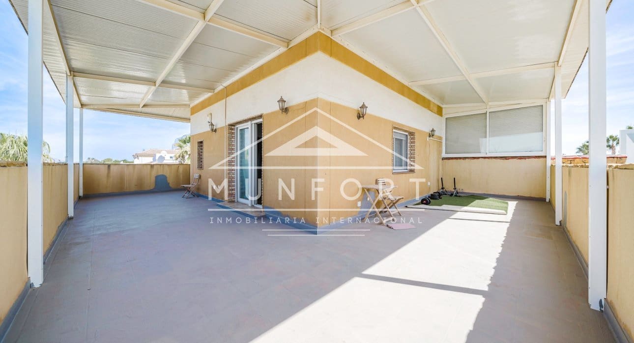 6 sypialnia Willa na sprzedaż w Torrevieja z basenem - 890 000 € (Ref: 9210394)