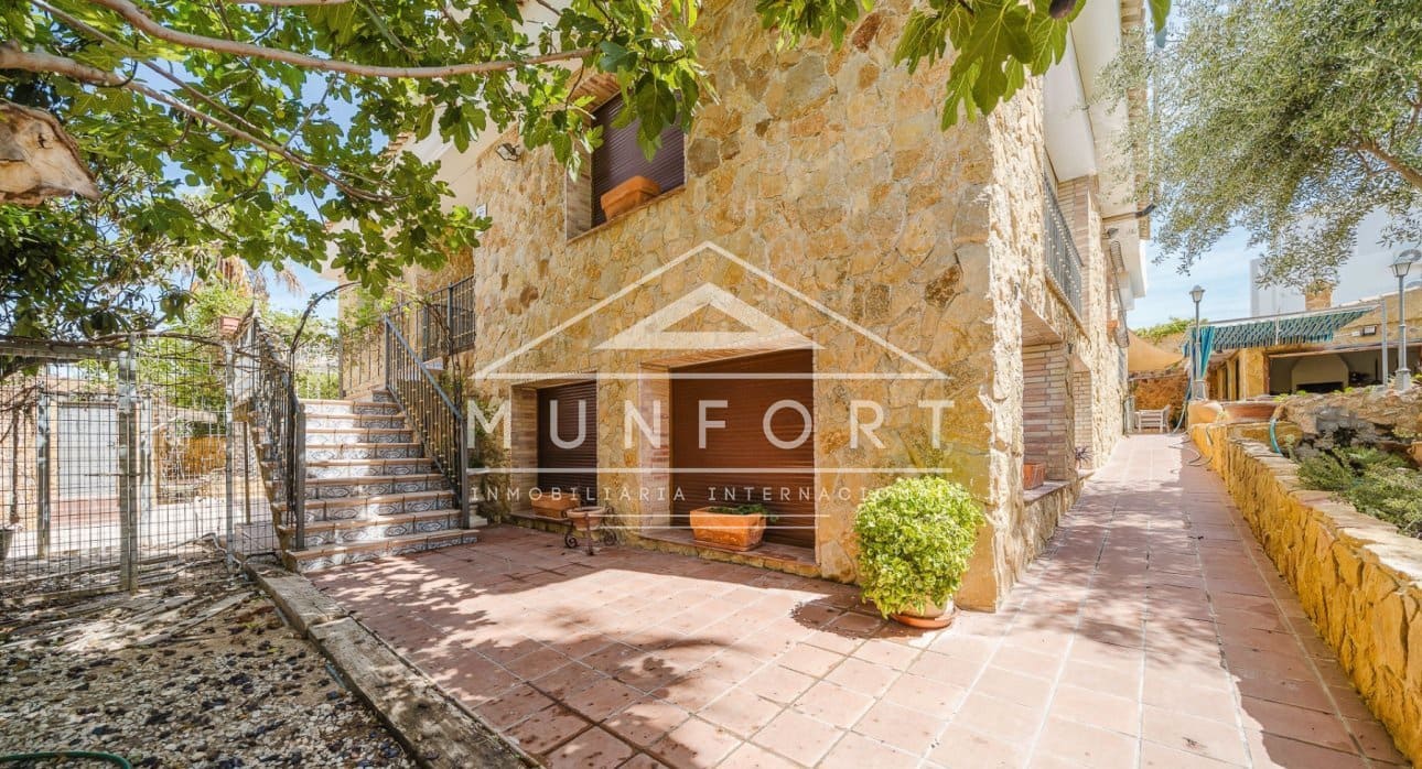 6 sypialnia Willa na sprzedaż w Torrevieja z basenem - 890 000 € (Ref: 9210394)