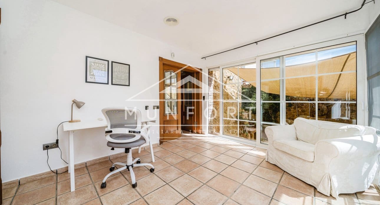 6 sypialnia Willa na sprzedaż w Torrevieja z basenem - 890 000 € (Ref: 9210394)