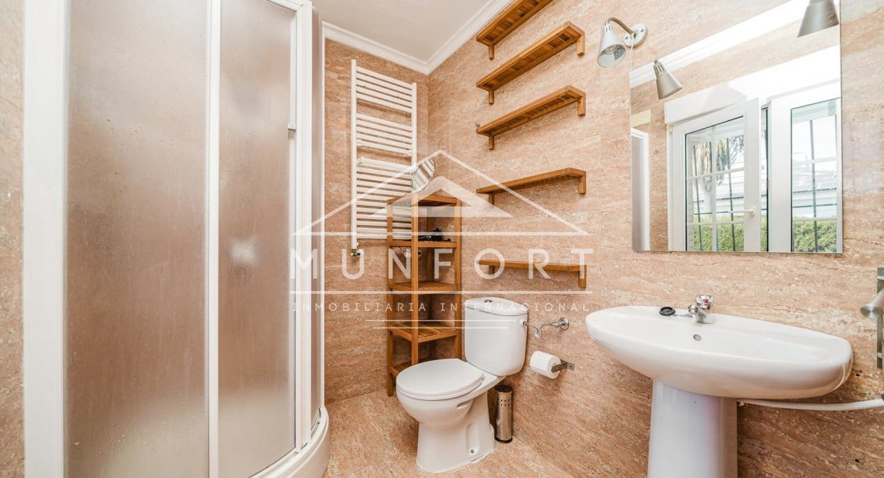 6 sypialnia Willa na sprzedaż w Torrevieja z basenem - 890 000 € (Ref: 9210394)