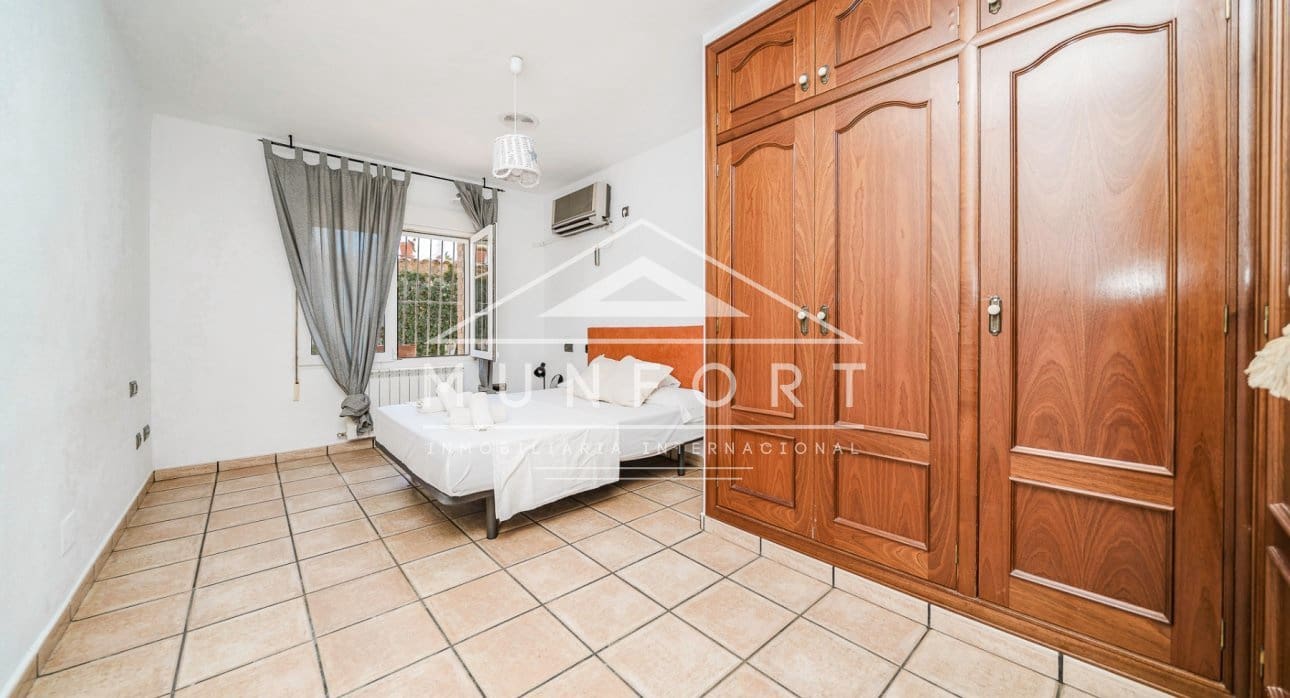 6 sypialnia Willa na sprzedaż w Torrevieja z basenem - 890 000 € (Ref: 9210394)