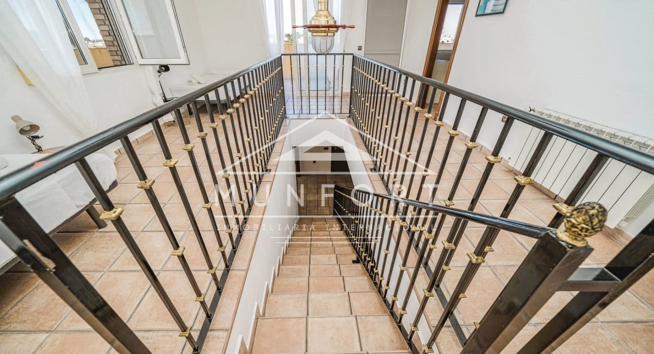 6 sypialnia Willa na sprzedaż w Torrevieja z basenem - 890 000 € (Ref: 9210394)