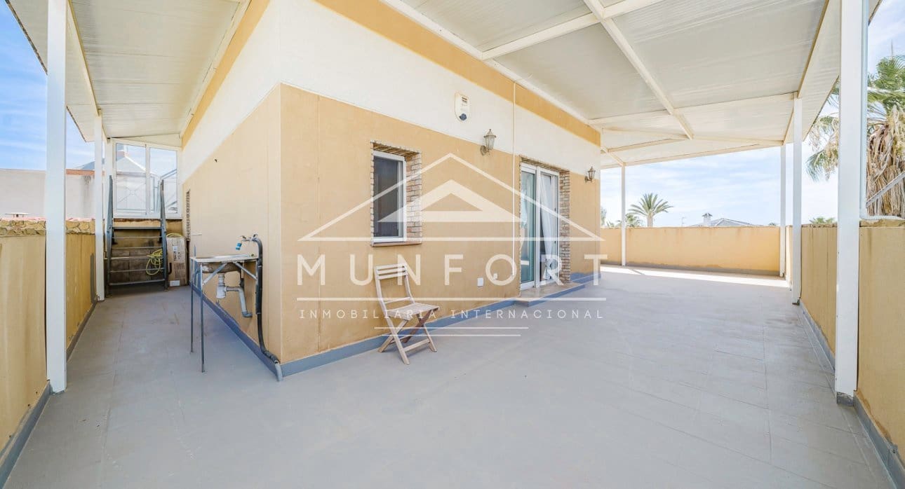 6 sypialnia Willa na sprzedaż w Torrevieja z basenem - 890 000 € (Ref: 9210394)