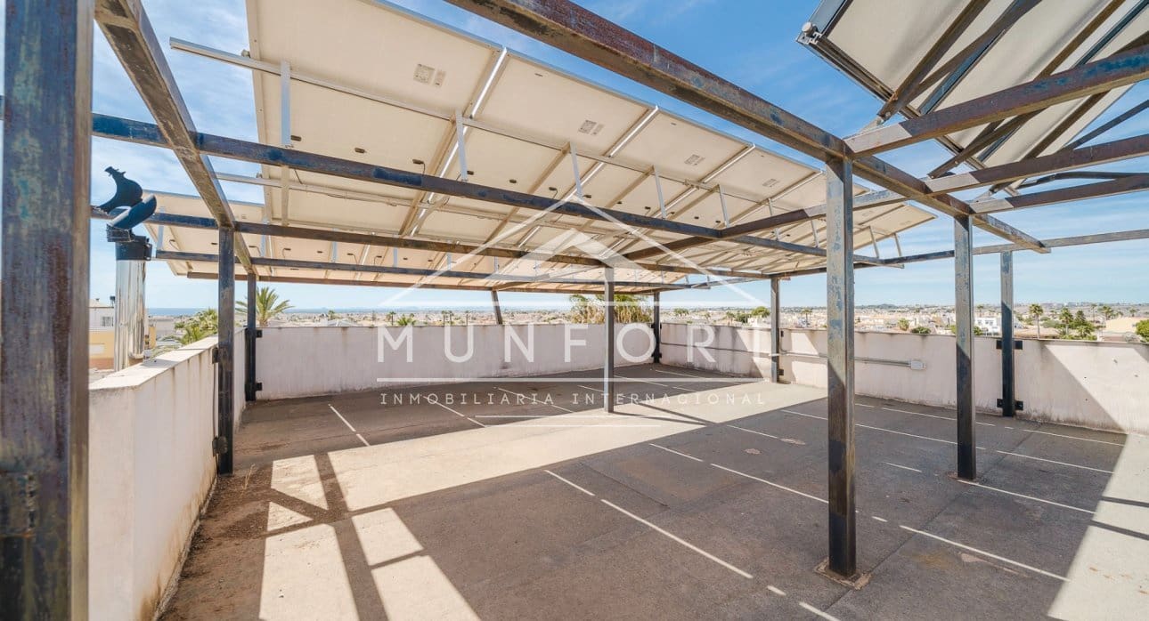 6 sypialnia Willa na sprzedaż w Torrevieja z basenem - 890 000 € (Ref: 9210394)